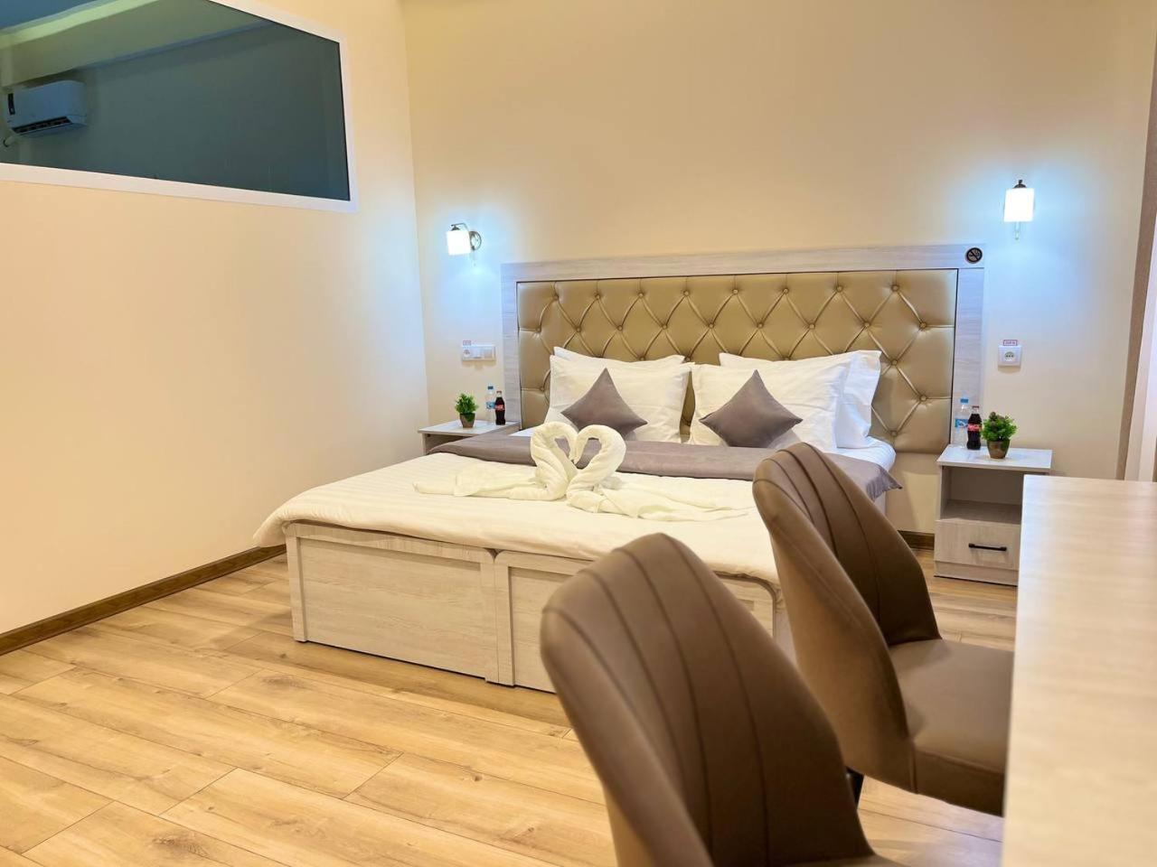 Aks Hotel Tasjkent Eksteriør billede
