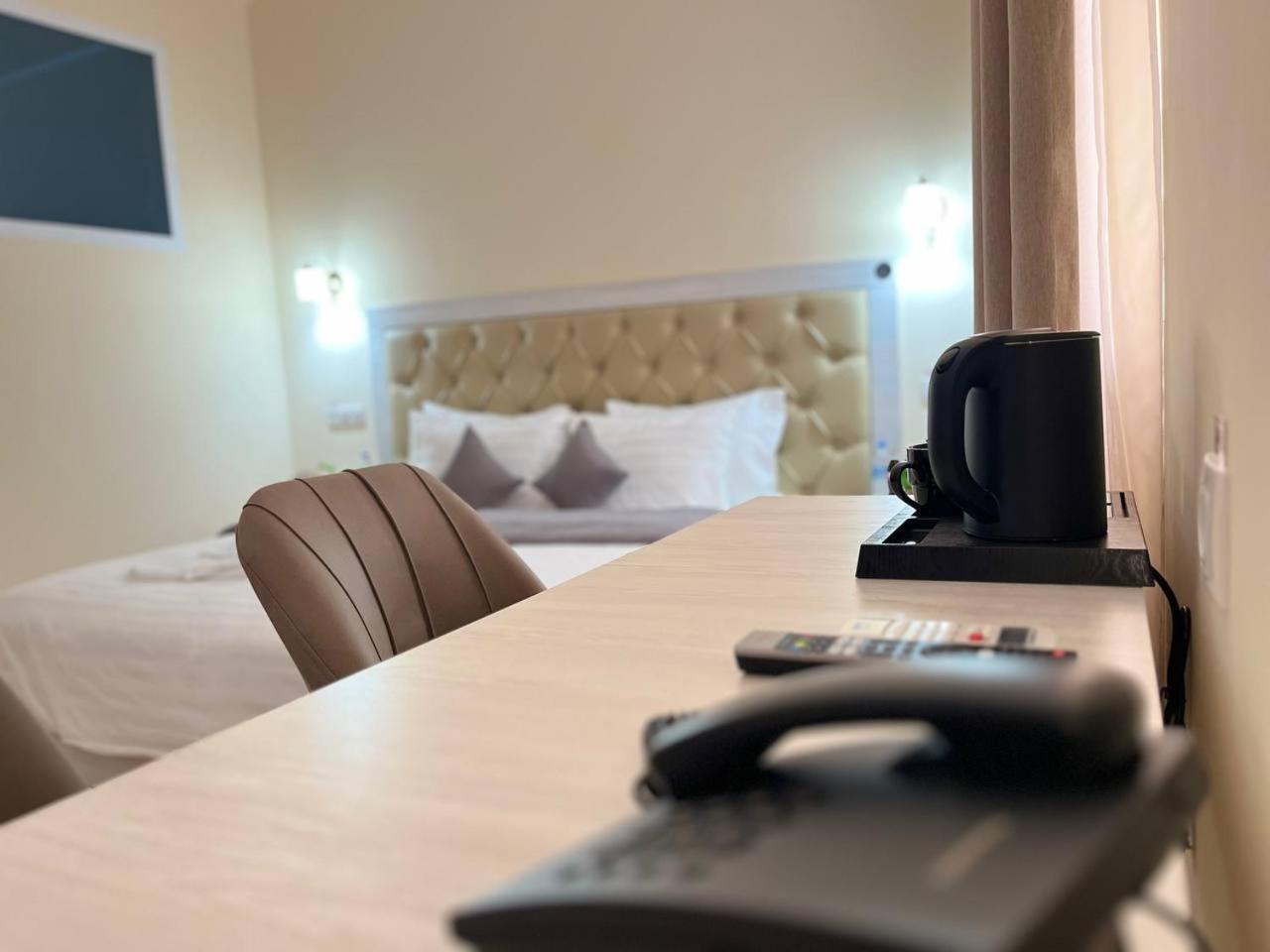 Aks Hotel Tasjkent Eksteriør billede