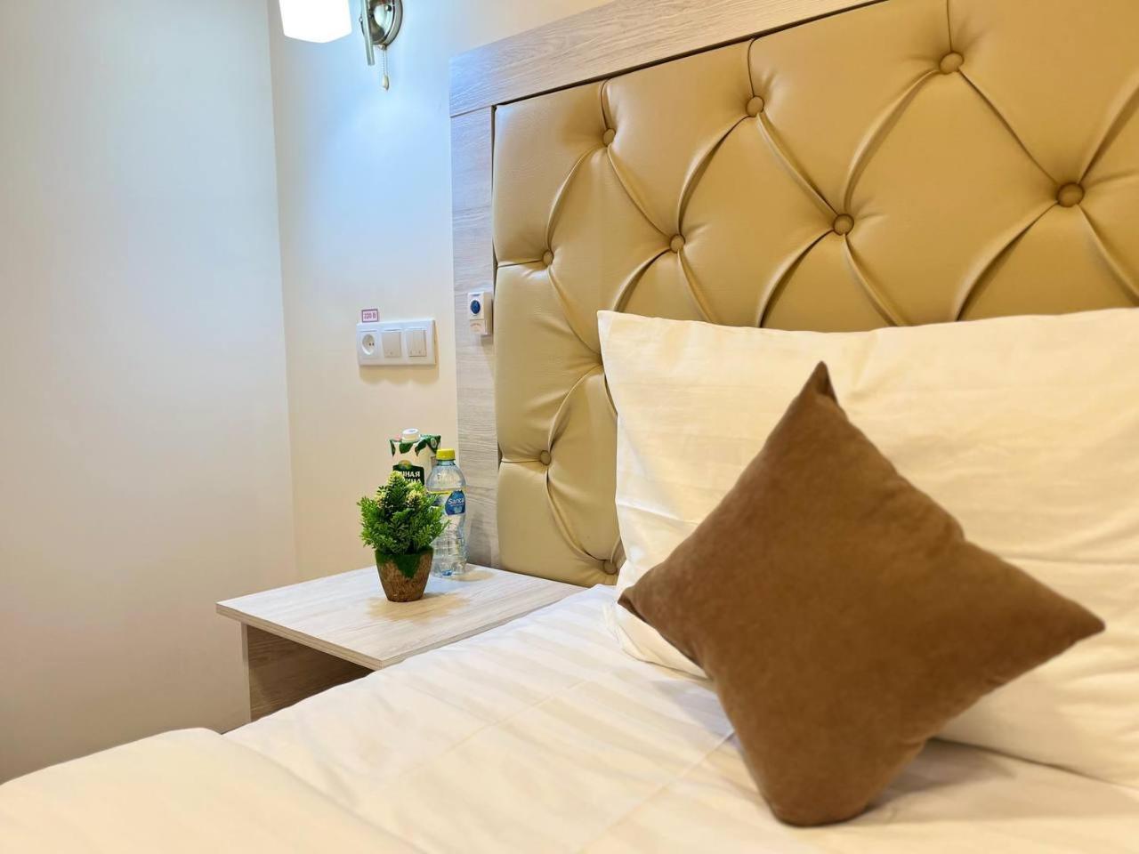 Aks Hotel Tasjkent Eksteriør billede
