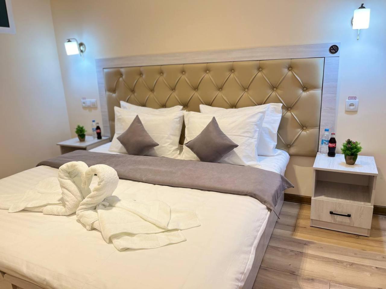 Aks Hotel Tasjkent Eksteriør billede