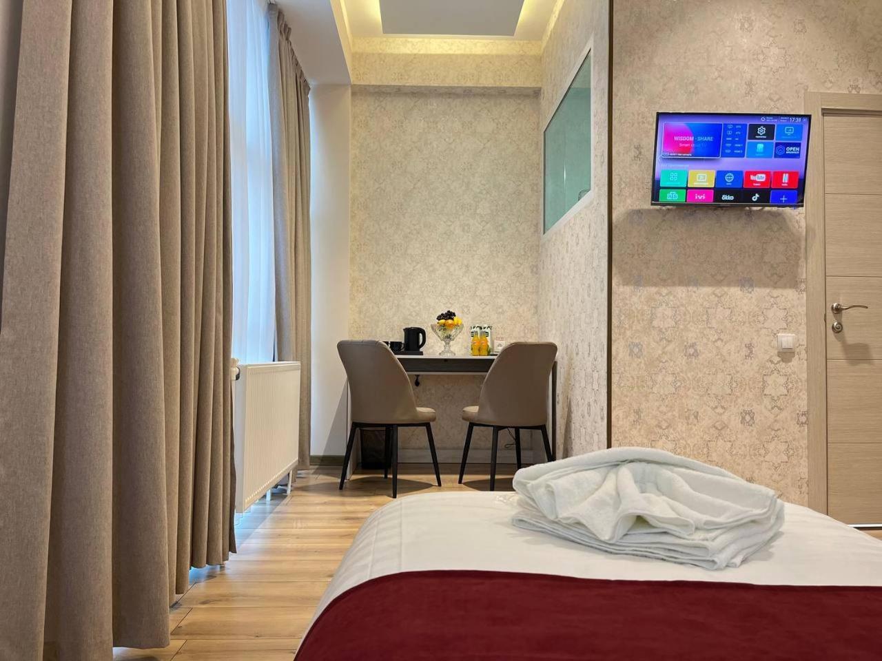 Aks Hotel Tasjkent Eksteriør billede
