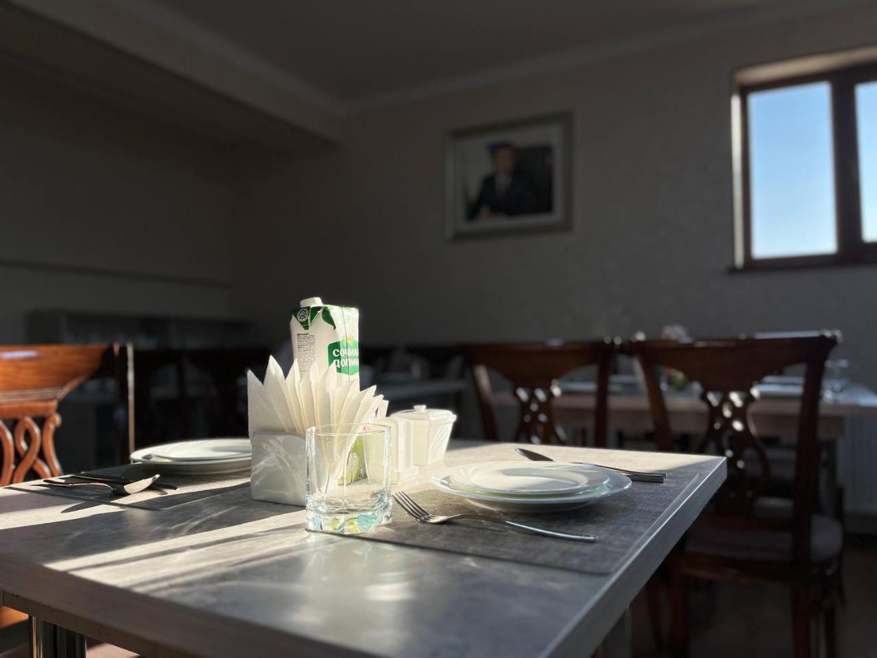 Aks Hotel Tasjkent Eksteriør billede